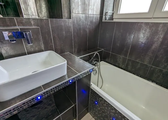 Maison Spacieuse Avec Spa, Animaux Acceptes, Pres D'epinal - Fr-1-589-680 Semesterbostad